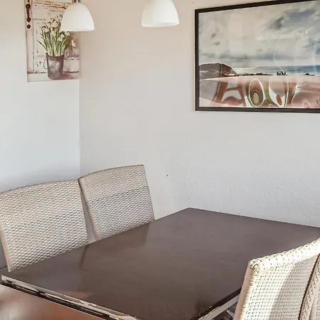 2 Bedroom Beautiful In בית נופש *